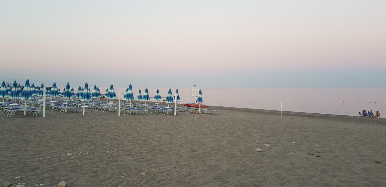 Appartamento I Puritani On The Beach Giardini-Naxos Buitenkant foto
