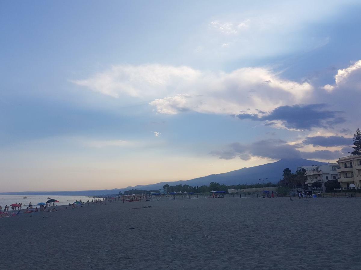 Appartamento I Puritani On The Beach Giardini-Naxos Buitenkant foto